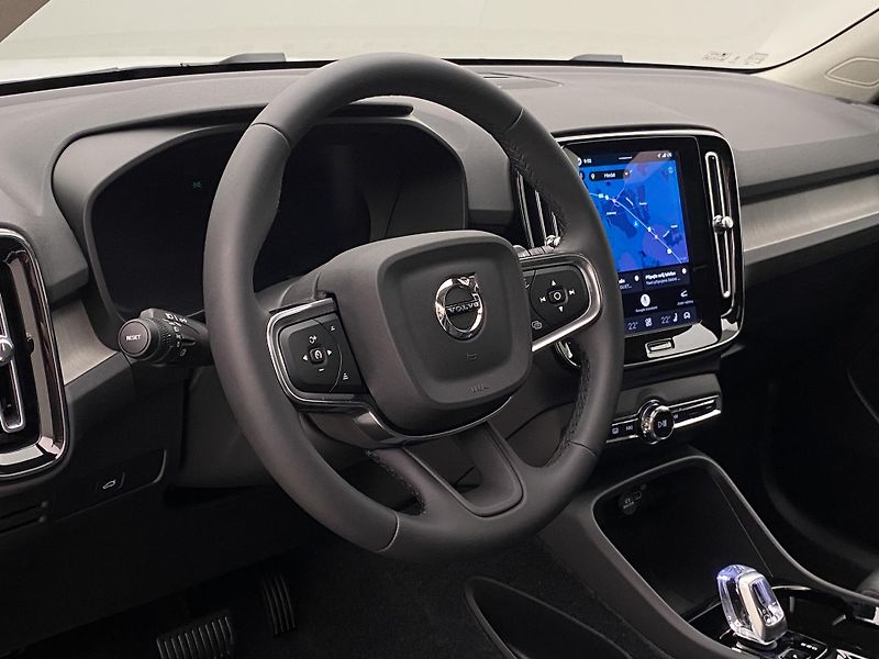 Volvo XC40 (2026) B4 AUT DARK PLUS - fotka 4 z 65