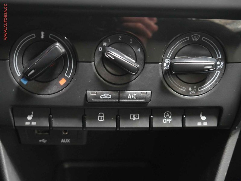 Škoda Rapid (2018) 1.0 TSi, ČR, servis.kniha, AC - fotka 17 z 19