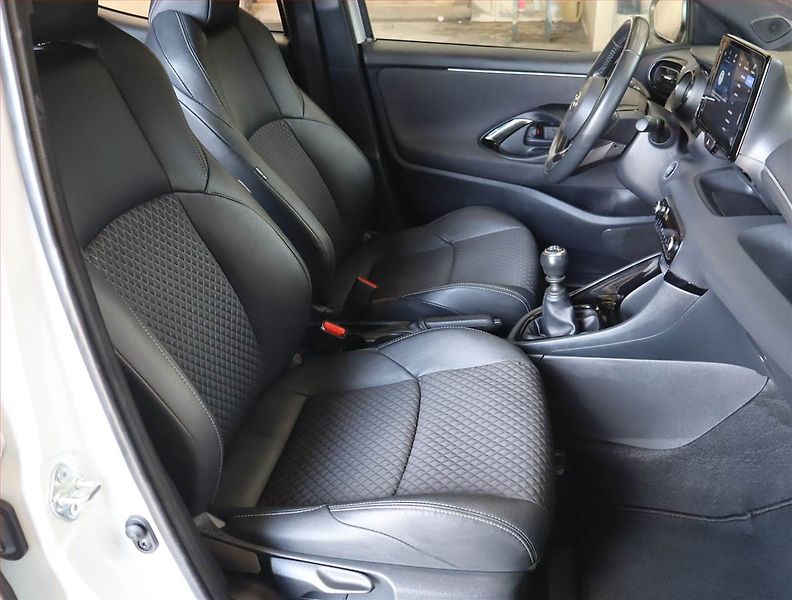 Toyota Yaris (2022) Selection Style 1.5 VVT-i - fotka 9 z 25