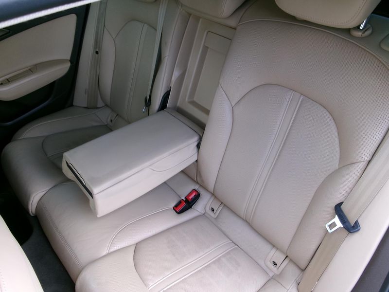Audi A6 Avant (2013) 3,0TDI QUATTRO S-LINE LED - fotka 15 z 31