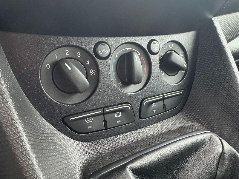 Ford Tourneo Connect (2017) 1,5D 88 KW BEZ AD BLUE DPH - fotka 24 z 43