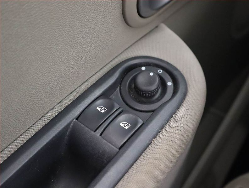 Renault Clio (2008) 1.2 TCe, po STK, oblíbený vůz - fotka 10 z 13