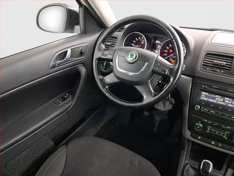 Škoda Yeti (2012) 2.0 TDI, 4X4, Tempomat - fotka 7 z 20