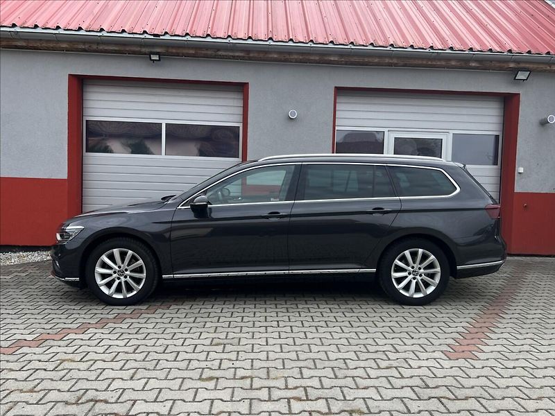 Volkswagen Passat 2,0 TDi DSG ELEGANCE MATRIX - fotka 2 z 36