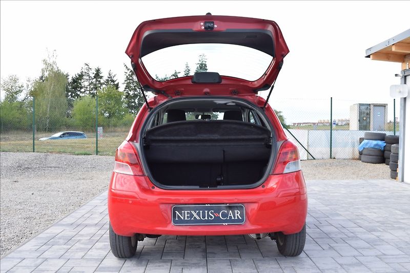 Toyota Yaris 1,0 i 51KW ZAD. PARK. SENZORY - fotka 13 z 40