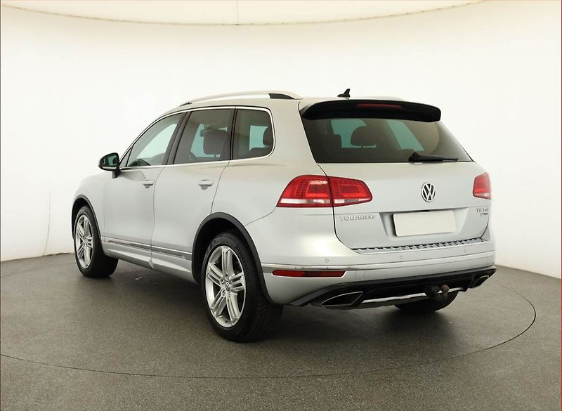 Volkswagen Touareg (2015) R-Line 3.0 TDI, 4X4, Automat - fotka 4 z 21