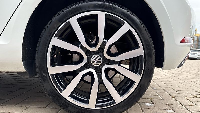 Volkswagen Golf (2019) 1.6 TDI REZERVNÍ KOLO - fotka 8 z 22