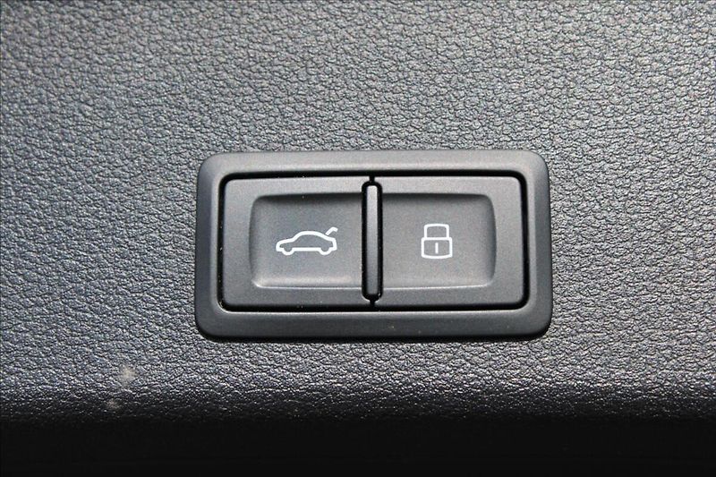 Audi A4 2,0 TDI  AUTOMAT,4x4,VIRTUAL - fotka 36 z 49