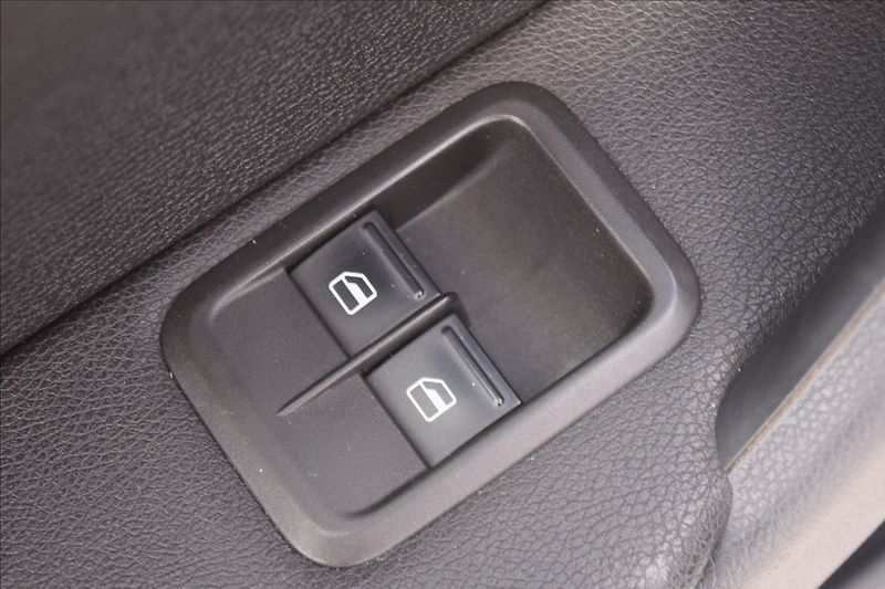 Škoda Yeti 1,2 TSI 77KW NÍZKÉ KM NOVÁ STK - fotka 30 z 46
