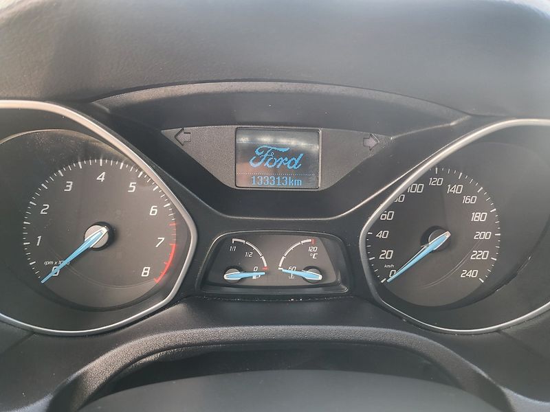 Ford Focus (2011) 1.6 i 16V Rozvody, Nová STK - fotka 9 z 23