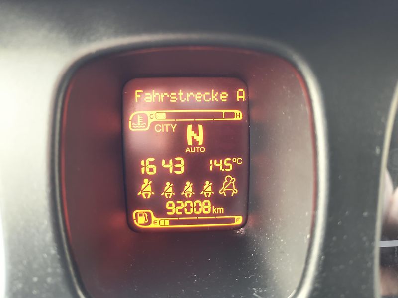 Fiat Panda (2015) 1.2 AUTOMAT NESEHNATELNÁ VERZE - fotka 31 z 47