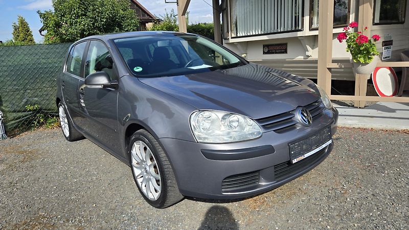 Volkswagen Golf 1.4 TRENDLINE  59KW - fotka 34 z 35