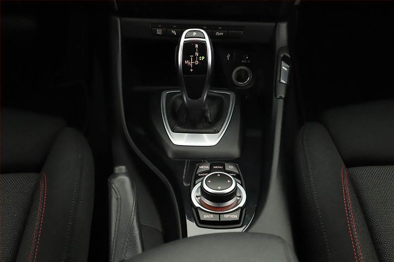 BMW X1 (2015) xDrive18d, 4X4, Automat - fotka 12 z 16