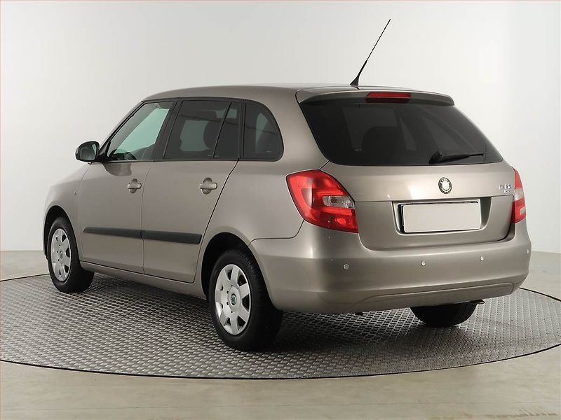 Škoda Fabia (2009) 1.2 12V, nová STK, rezervace - fotka 4 z 17