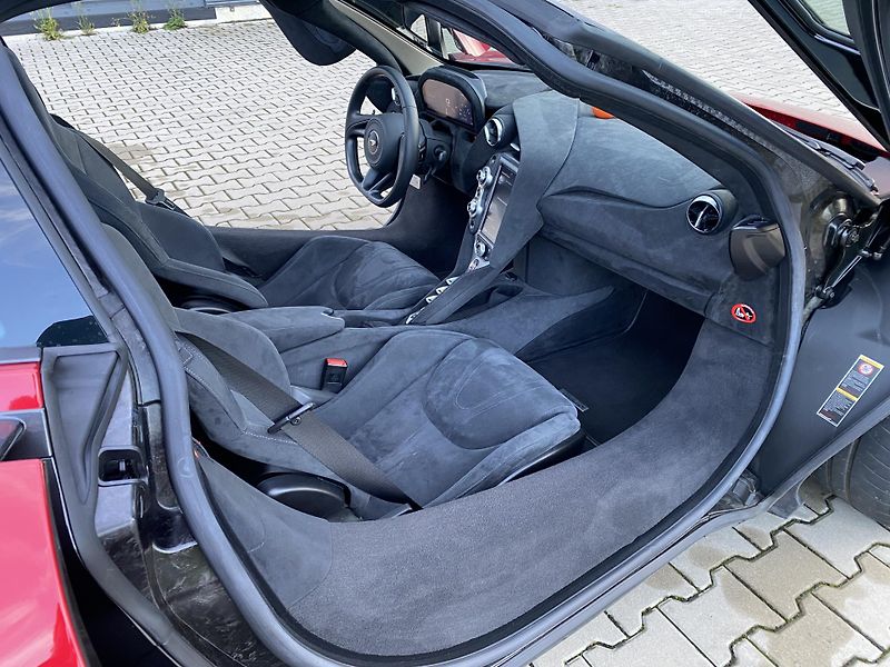 McLaren 720S (2020) TOP STAV - fotka 15 z 16