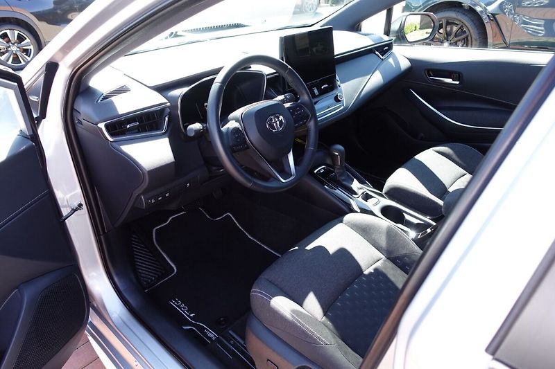 Toyota Corolla 1,8HSD Cofort Tech - fotka 11 z 32