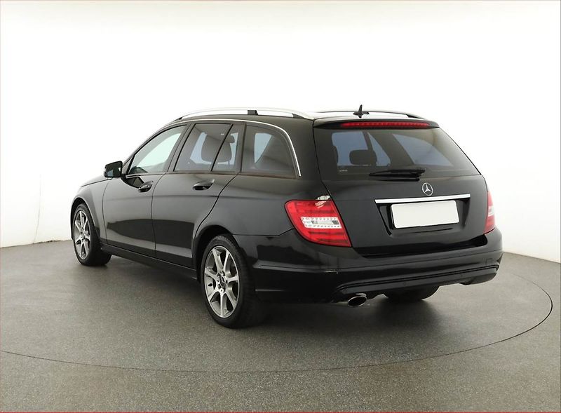 Mercedes-Benz Třídy C (2013) C 200 CDI, Automat, Navi - fotka 4 z 16