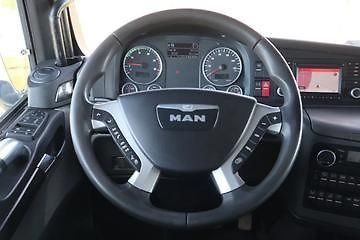 MAN TGX (2015) 33.560 8x4 transport strojů EU - fotka 18 z 21
