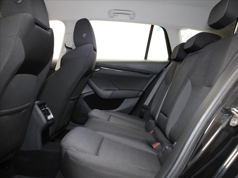 Škoda Octavia 2,0 TDi DSG Ambi. 104tkm.ČR - fotka 7 z 23