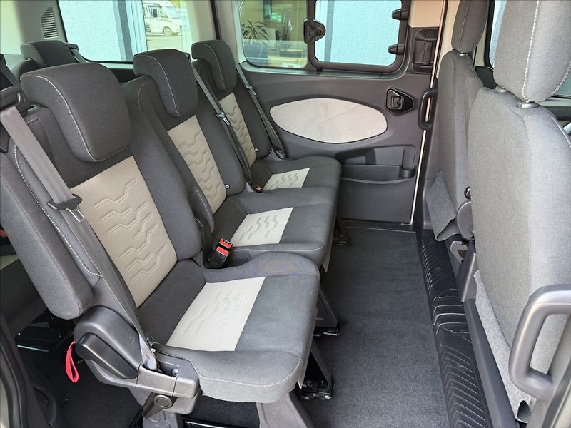 Ford Tourneo Custom 2,2 Titanium 113tkm! 1maj. - fotka 21 z 31