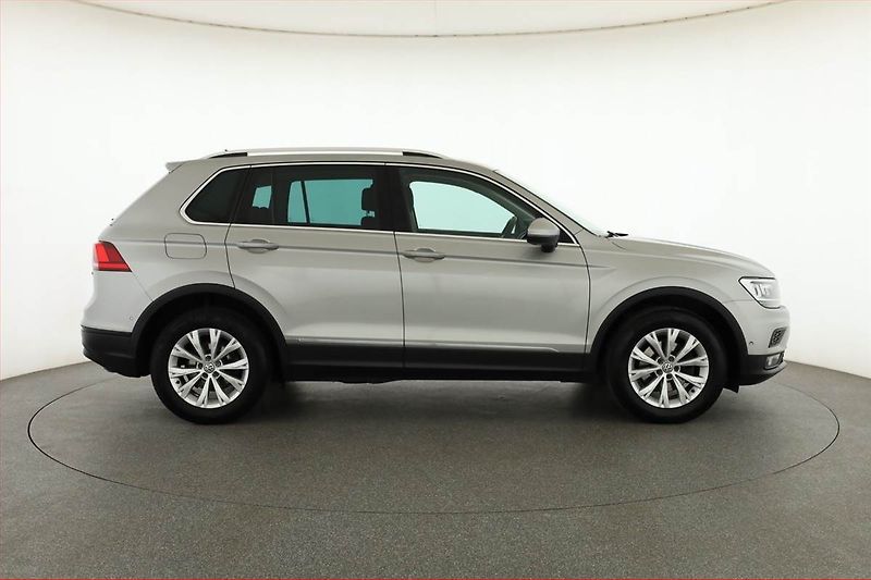 Volkswagen Tiguan (2018) Comfortline 2.0 TDI, 4X4 - fotka 6 z 19