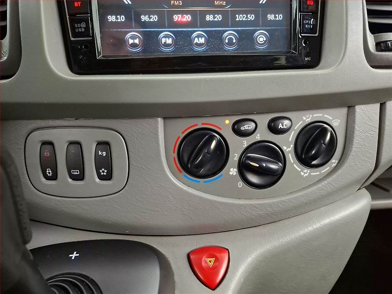 Opel Vivaro (2008) 2.5 CDTI, Bus, 8Míst - fotka 13 z 15