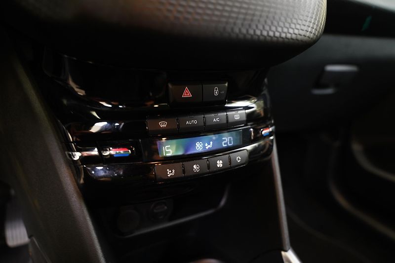 Peugeot 2008 - fotka 24 z 32