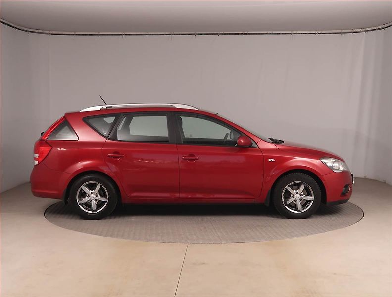 Kia Ceed (2010) 1.6 CRDi, po STK, udržované - fotka 6 z 15