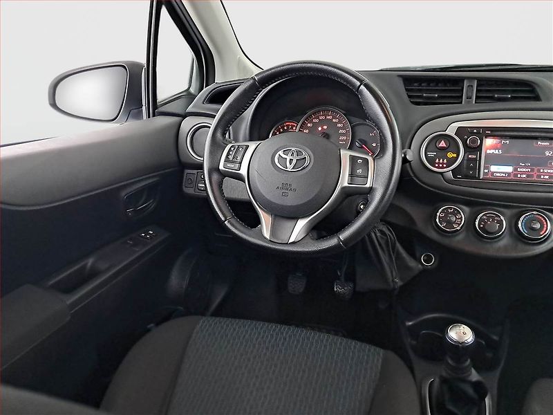 Toyota Yaris (2012) 1.0 VVT-i, Park. senzory - fotka 7 z 18
