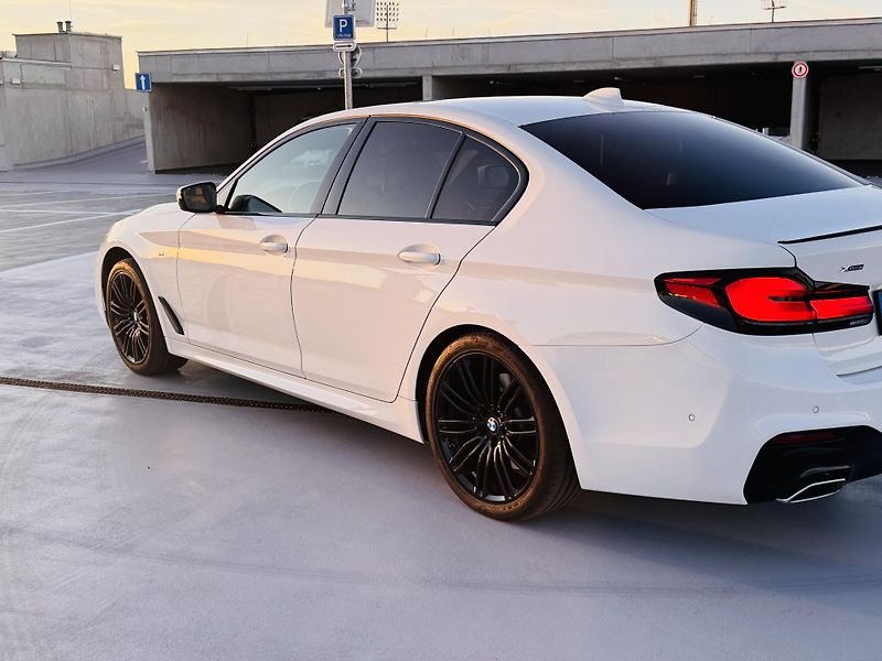 BMW Řada 5 (2018) - fotka 15 z 41