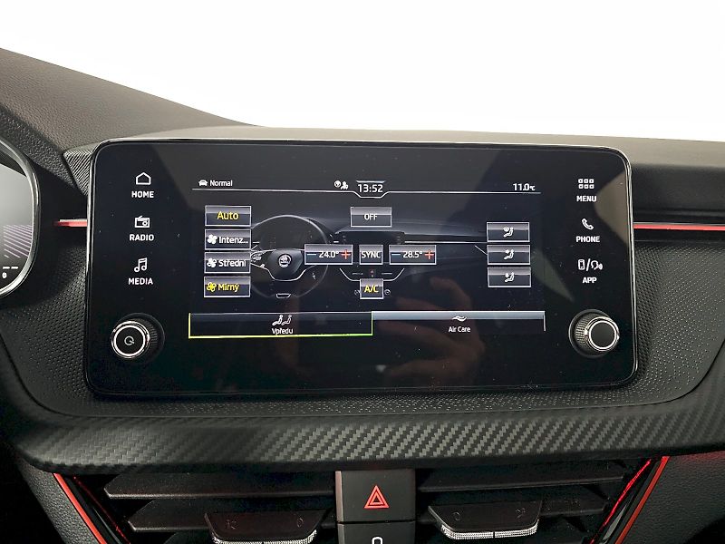 Škoda Scala (2024) 1.0TSi 85kW MONTE CARLO PANORA - fotka 13 z 27