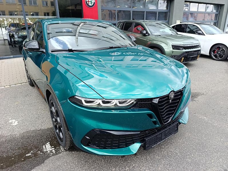 Alfa Romeo Tonale (2026) Veloce 1,5 Turbo Ibrida 175k - fotka 4 z 23