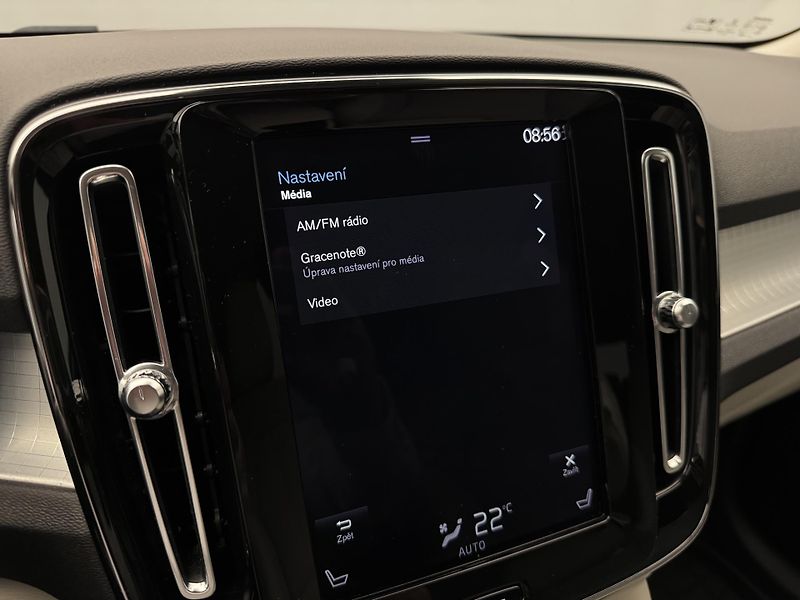 Volvo XC40 T3 MOMENTUM REZERVACE - fotka 37 z 47