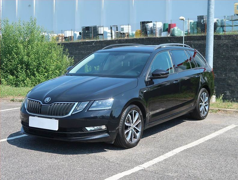 Škoda Octavia (2017) Ambition Plus 2.0 TDI, 4X4 - fotka 2 z 19