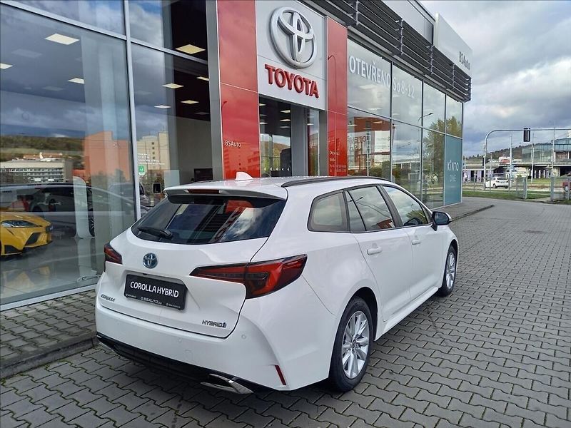 Toyota Corolla 1.8 Comfort Tech - fotka 4 z 16