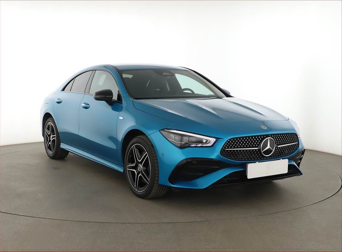 Mercedes-Benz CLA 250 e, AMG, ACC, Výhřev