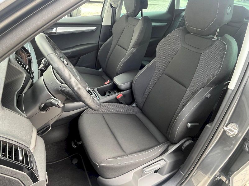 Škoda Karoq (2025) Drive 1,5TSI / 110kW M6F - fotka 12 z 29
