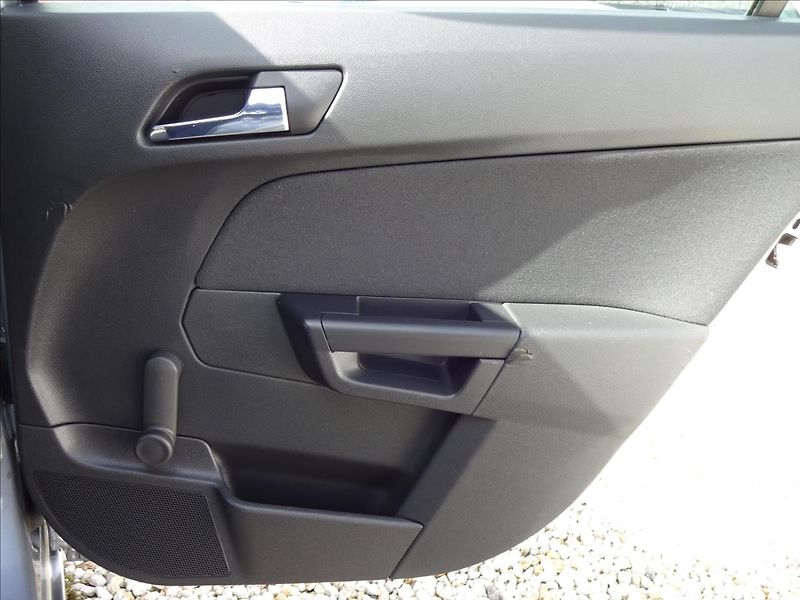 Opel Astra 1,6i 85kW - fotka 27 z 41