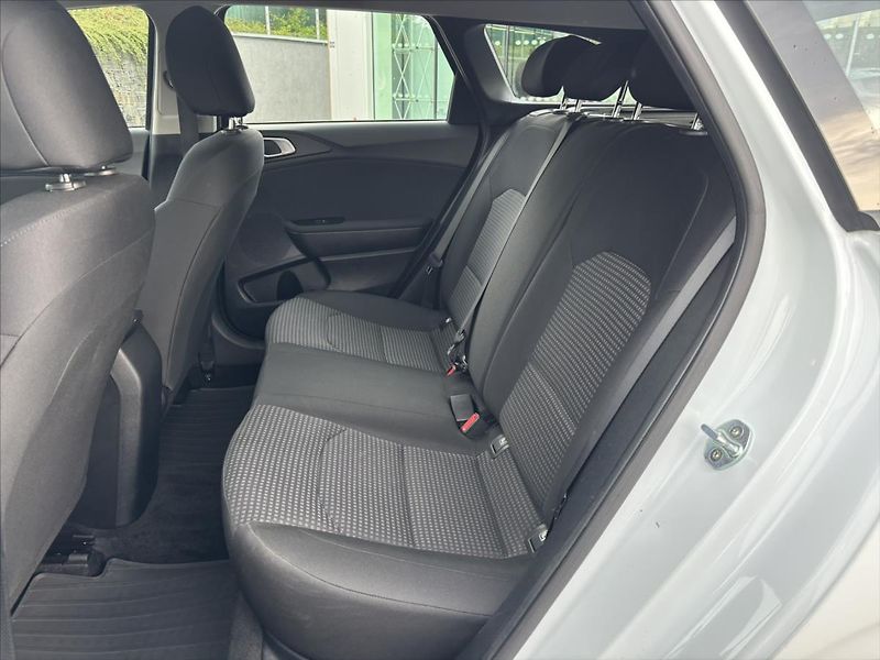Kia Ceed 1,4 TGDi 103kW Fresh ZÁRUKA - fotka 12 z 33