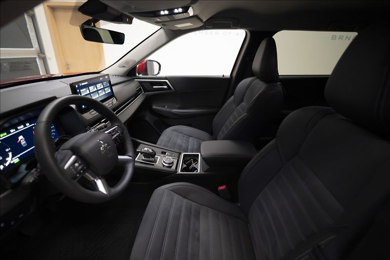 Mitsubishi Outlander 2,4 PHEV INVITE 1728 KM 2x ALU - fotka 38 z 44