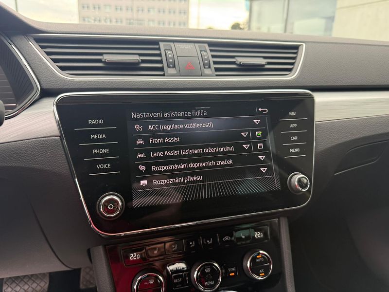 Škoda Superb Ambition 2.0 TDI 110kw DSG Com - fotka 14 z 24