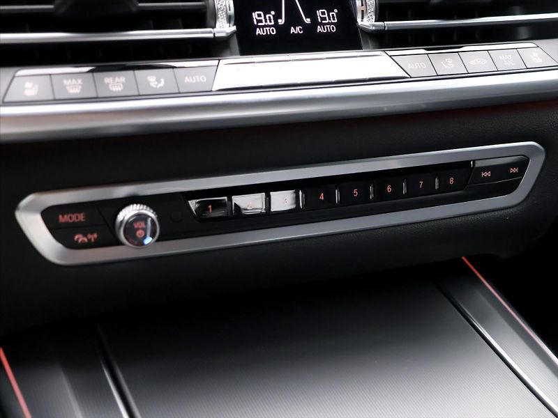 BMW X5 3,0 30d 195kW M-sport CZ DPH - fotka 33 z 50