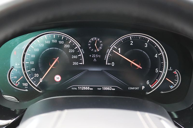 BMW Řada 5 520D XDRIVE SPORT LINE G30  - fotka 28 z 50