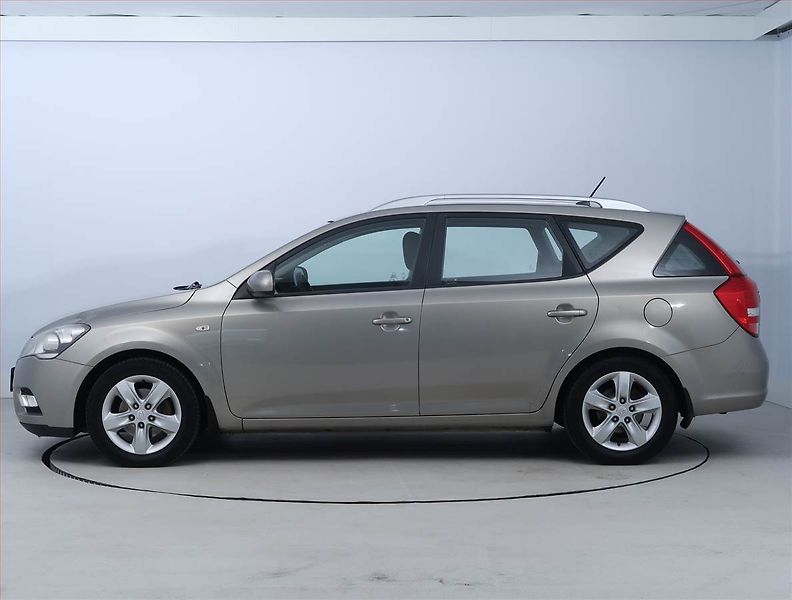 Kia Ceed (2011) 1.6 CVVT, ČR,1.maj, Serv.kniha - fotka 3 z 16