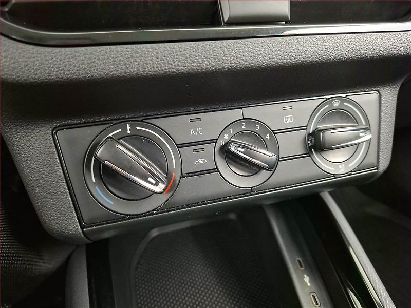 Škoda Kamiq (2020) Ambition 1.0 TSI, Serv.kniha - fotka 14 z 16