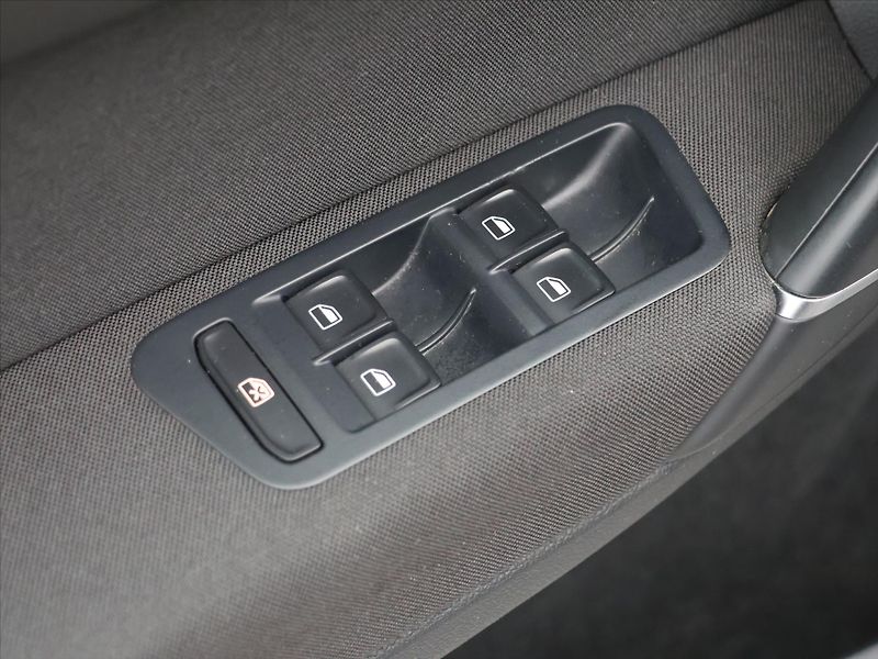 Volkswagen Golf Sportsvan 1,4 TSI 92kW Comfortline DSG - fotka 15 z 31