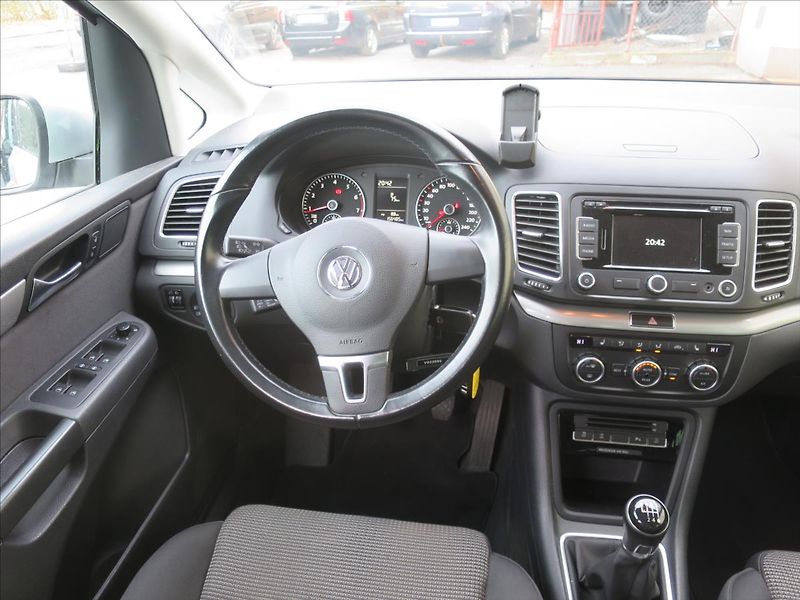 Volkswagen Sharan 1,4  TSI - fotka 8 z 19