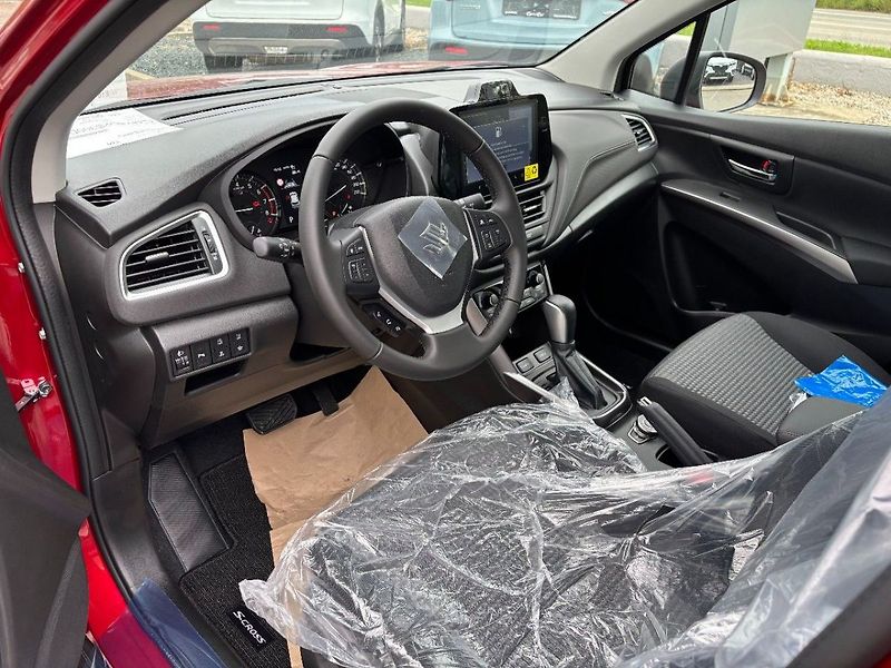 Suzuki S-Cross 4x4 automat Premium - fotka 10 z 11