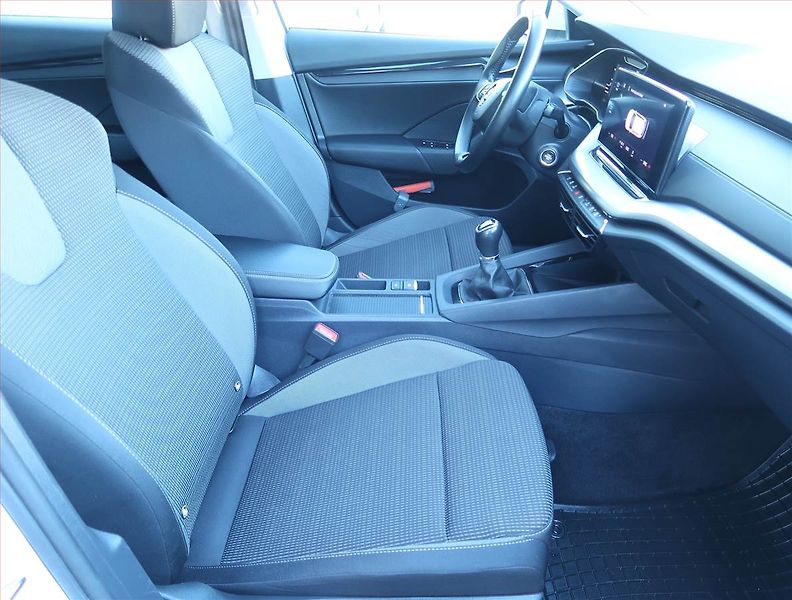 Škoda Octavia (2022) Ambition 1.0 TSI, Navi - fotka 9 z 23