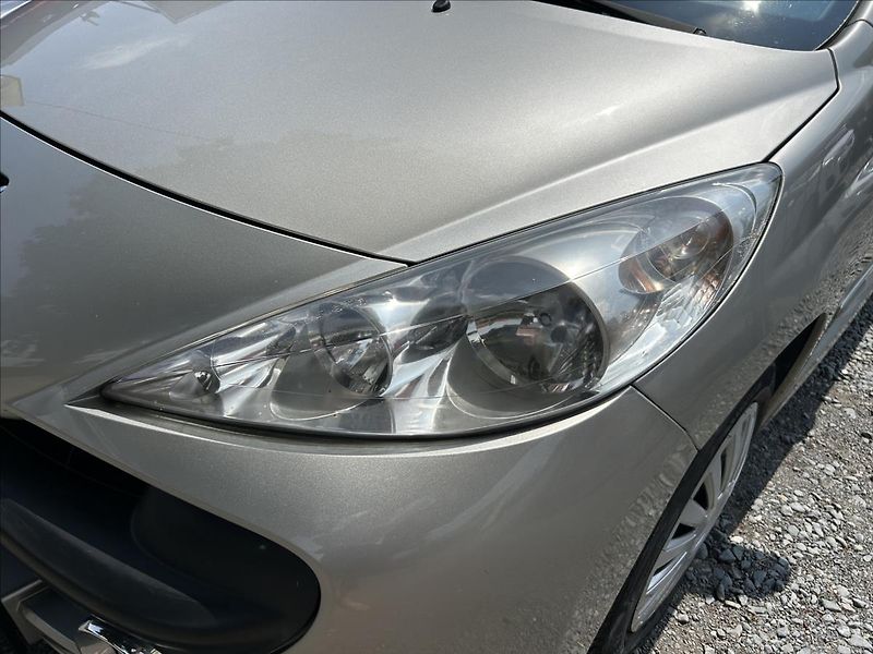 Peugeot 207 1,4 i  Klima,ISOFIX,CentrálDO - fotka 37 z 42